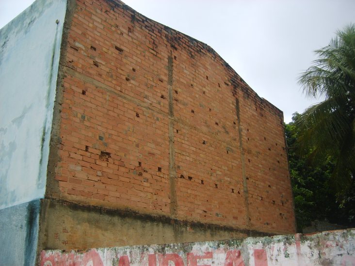 Fundos do prédio antes da reforma de 2010. Foto: Alberto Abreu Araújo.